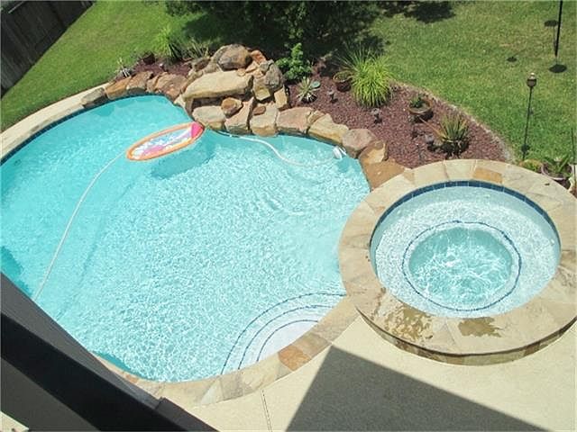 1st image of 17514 Bermondsey Ct