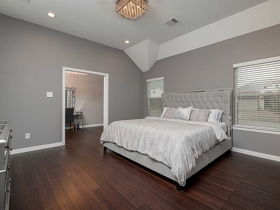 4th image of 7411 Kirby Dr