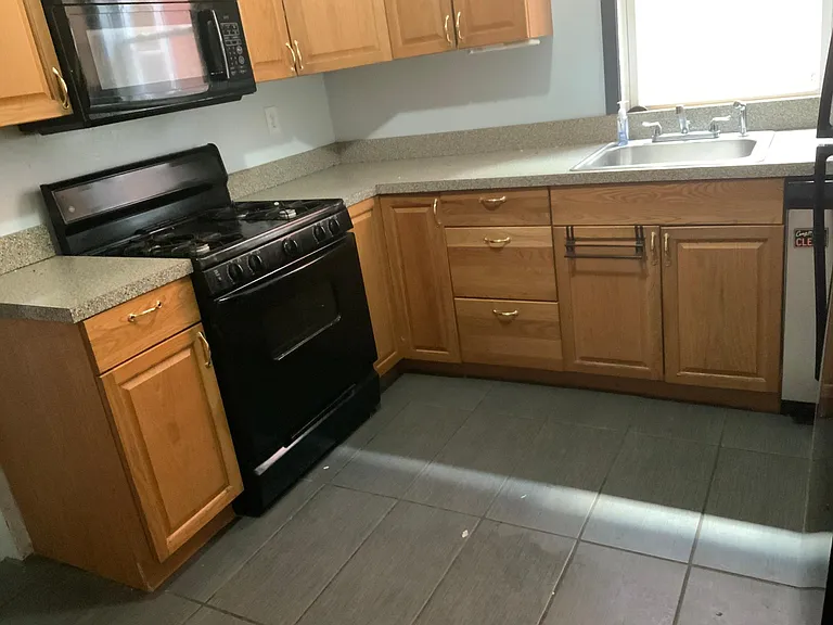 520 Kenyon St NW — Photo 4