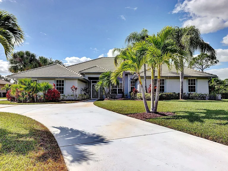 8028 Plantation Lakes Dr — Photo 2