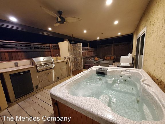 4th image of 1020-22 Edgemont Pl #1022