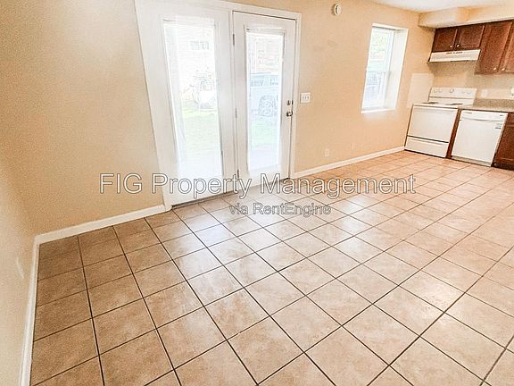 3rd image of 924 Chadwick Dr #3