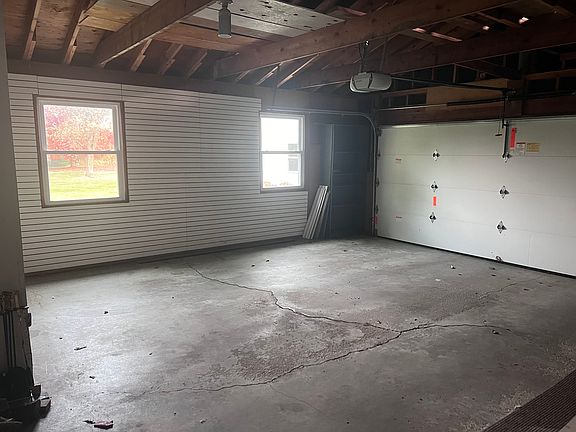 4th image of 1103 Arrowhead Rd