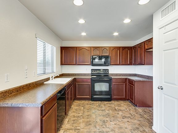 2nd image of 1906 W Appaloosa Way