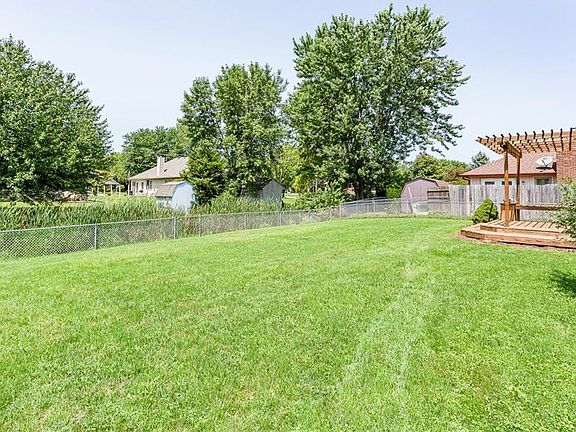 4th image of 688 Aspen Ct