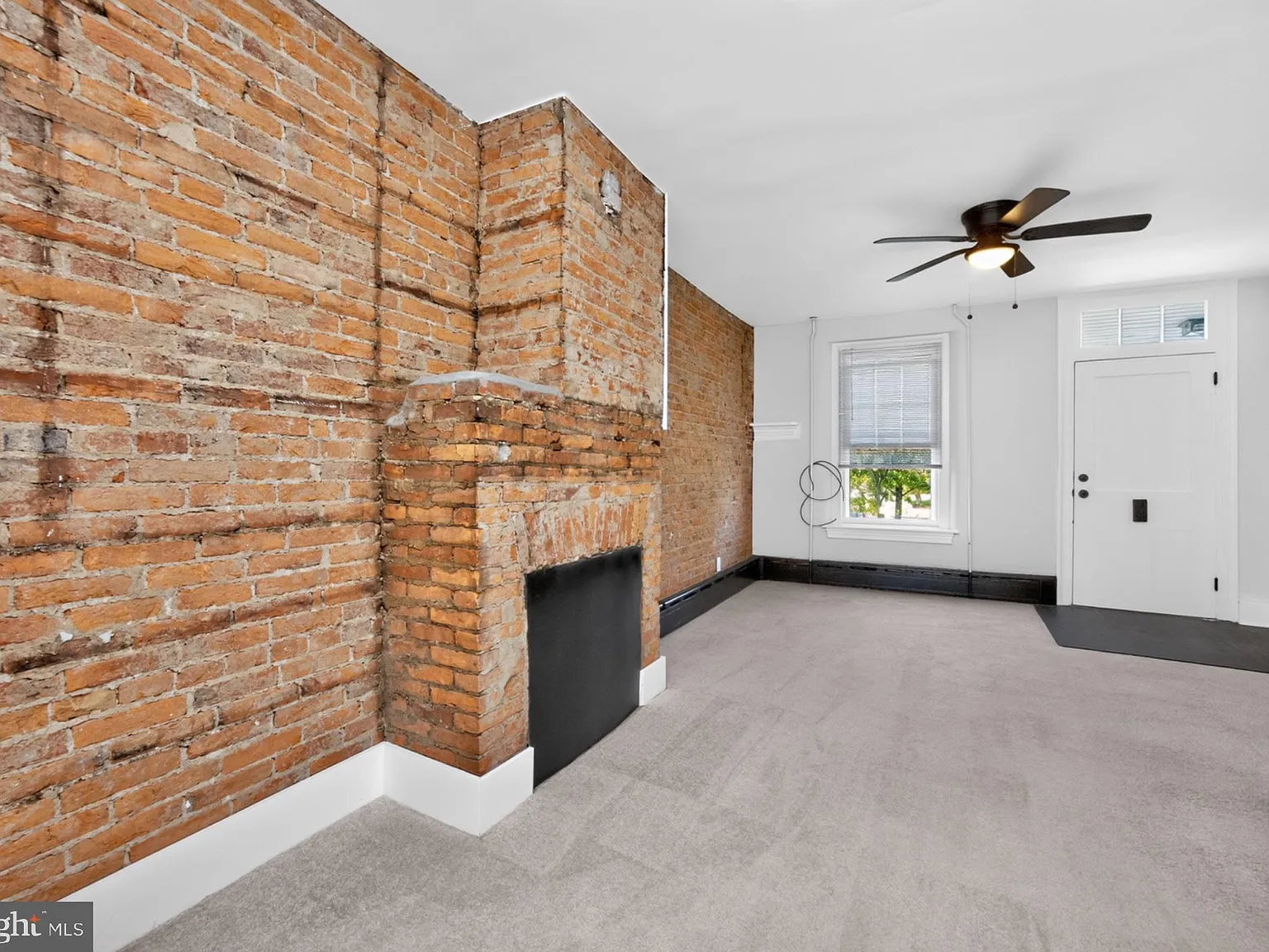 1 bed, 1.0 bath, 1050 sqft, $1,695 — Photo 3
