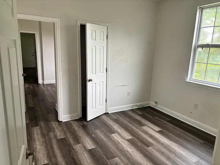 1041 Atlantic Ave — Photo 3