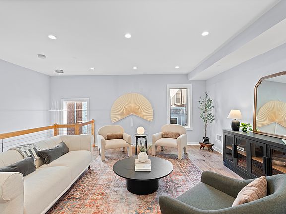 4th image of 869 Corinthian Ave Unit 3