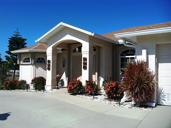 2nd image of 4914 SW 25th Pl