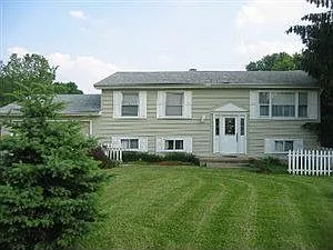 1904 Cloverbrook Dr photo 1