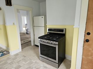 231 W Pleasant St, Freeport, IL 61032