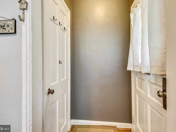 2nd image of 3318 S Wakefield St #B
