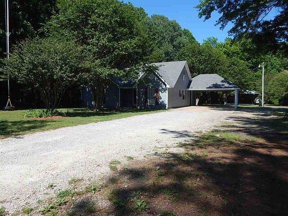 2nd image of 472 Twin Lakes Cir