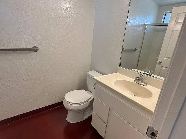 1108 Molino Ave #1 — Photo 4