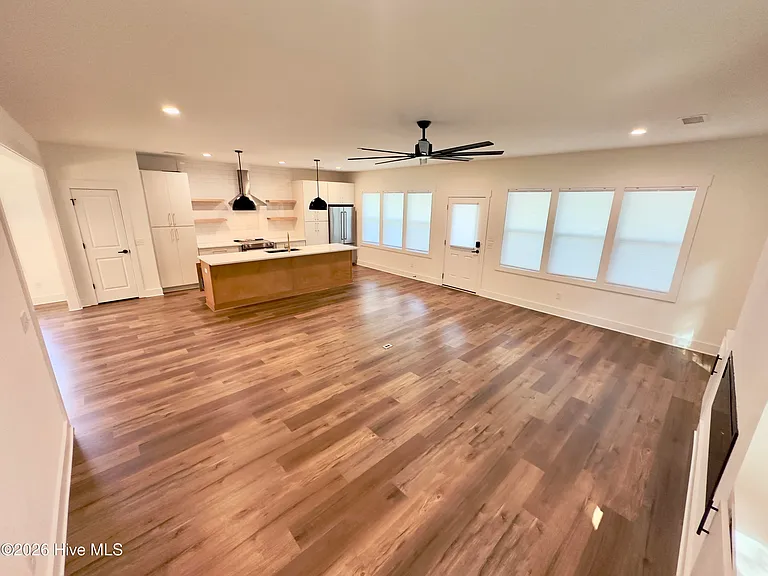 213 Myrtle Ave — Photo 10