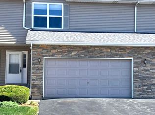 1172 Rose Dr, Sycamore, IL 60178