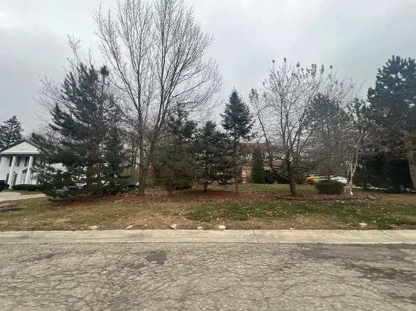 6045 Shillingham Dr, West Bloomfield, MI 48322