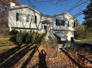 18 Ridgebury Dr, Trumbull, CT 06611