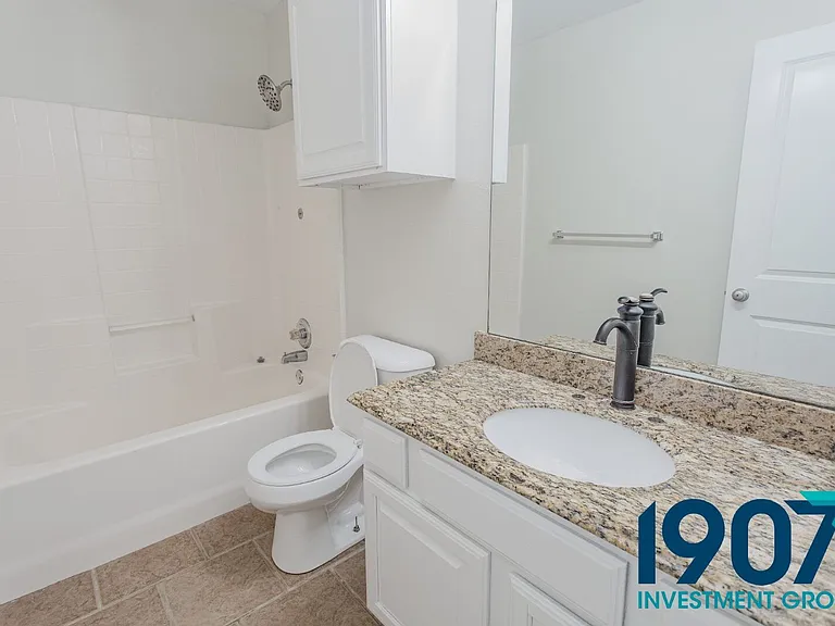 1540 N Santa Fe Ave — Photo 24