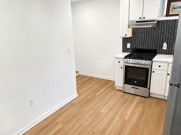 3rd image of 344 John St #B