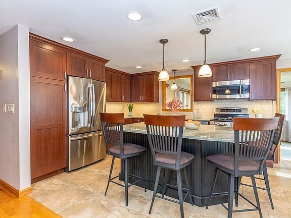 2nd image of 7 Apple Orchard Dr