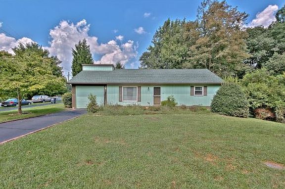 2nd image of 1017 Surmont Ct