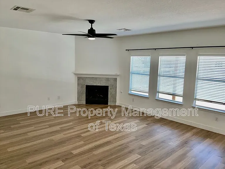1405 Summercrest Blvd — Photo 3