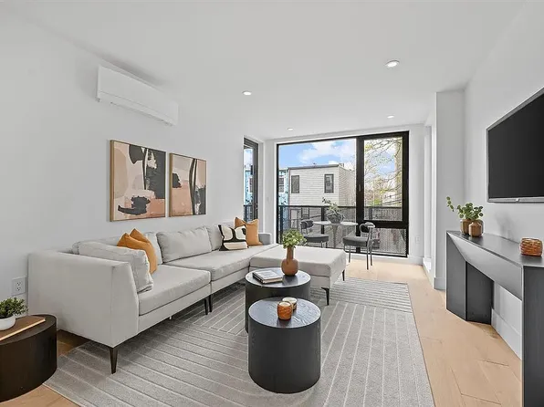 107 Schaefer St #3B, Brooklyn, NY 11207