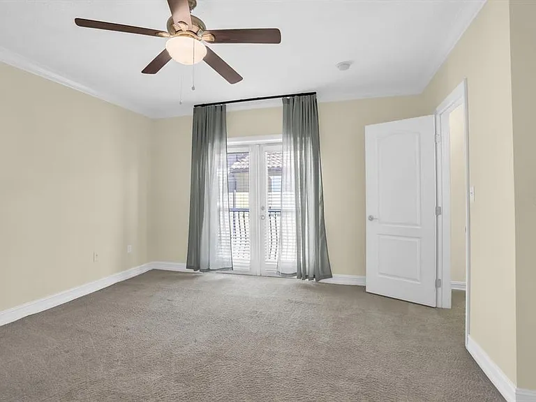 4636 Messina Dr — Photo 21