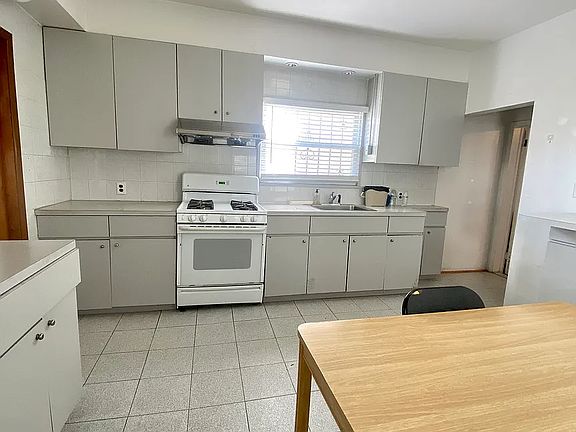 5th image of 2065 E 18th St