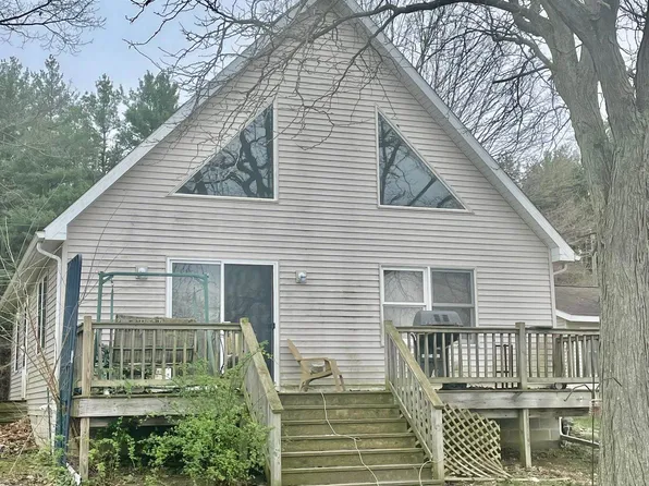 10061 Birch Dr, Riverdale, MI 48877