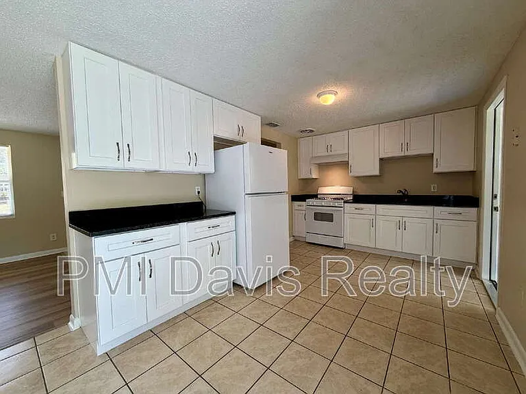 10726 Merida Dr — Photo 6