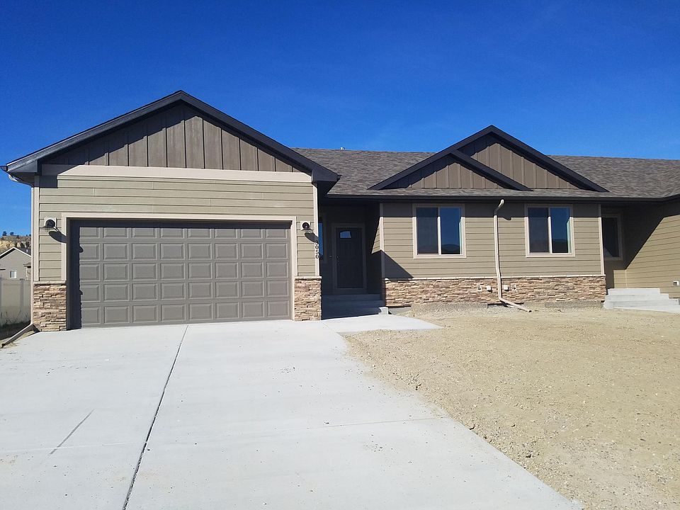 1st image of 3050 & 3052 Golden Acres Dr