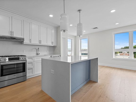 5th image of 301 Border St #601