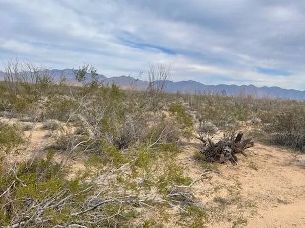 3048-3048C S Ray Rd, Yucca, AZ 86438