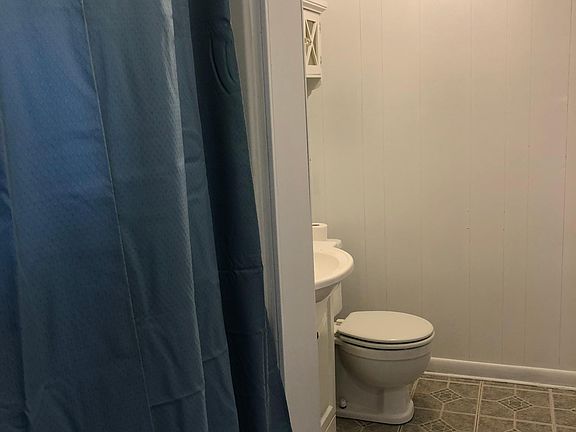 4th image of 402 Pine Grove Cir