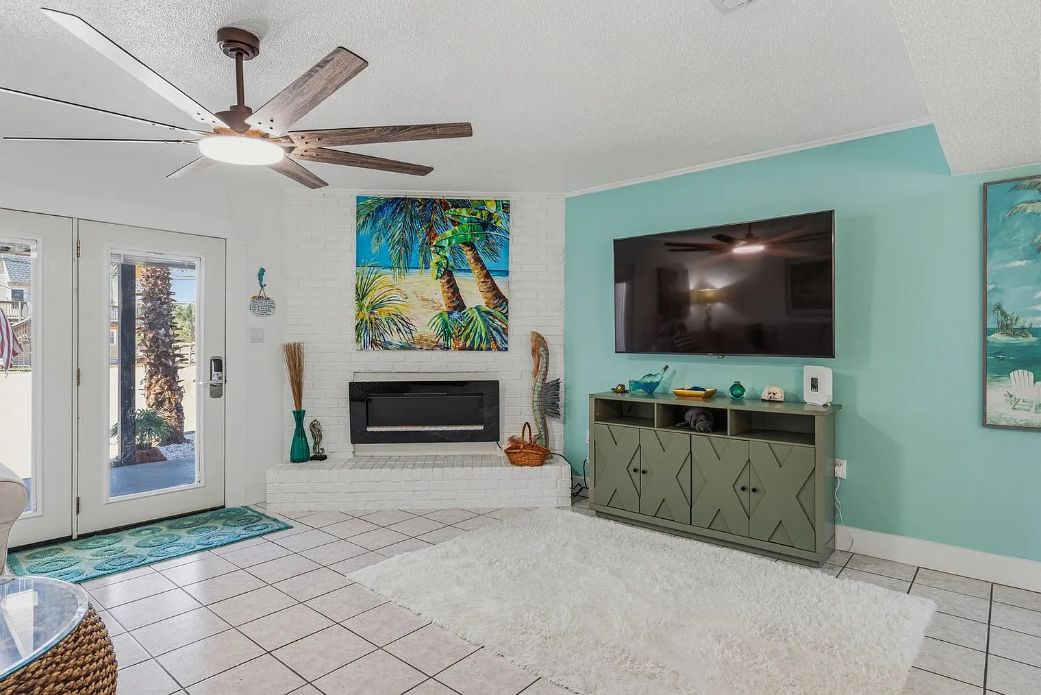 2 bed, 2.0 bath, 18298 sqft, $2,787 — Photo 4
