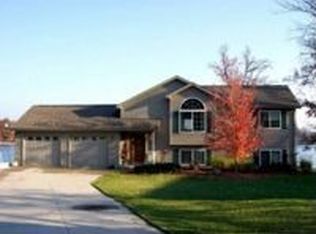 341 Pine Dr, Greenville, MI