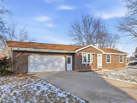 2nd image of 950 Clover St