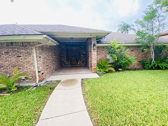 2nd image of 2401 Lazy Lake Dr