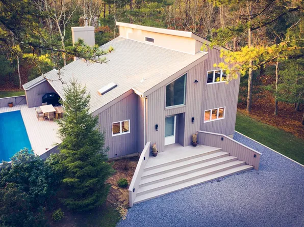 https://photos.zillowstatic.com/fp/29ad2dd77a7a8705f95611f46ba8e83a-p_e.webp