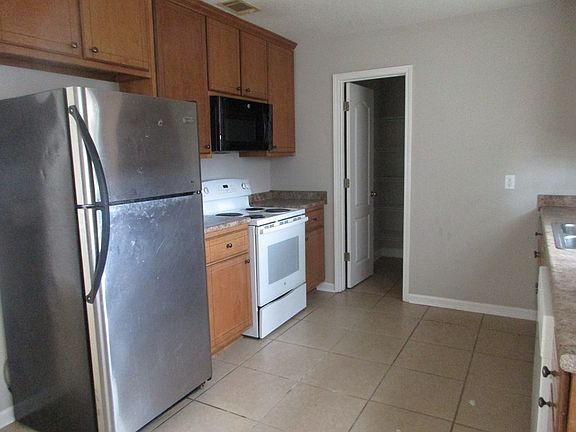 3rd image of 104 Bull St