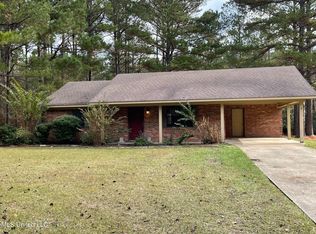 16886 E John C Stennis Dr, Louisville, MS 39339