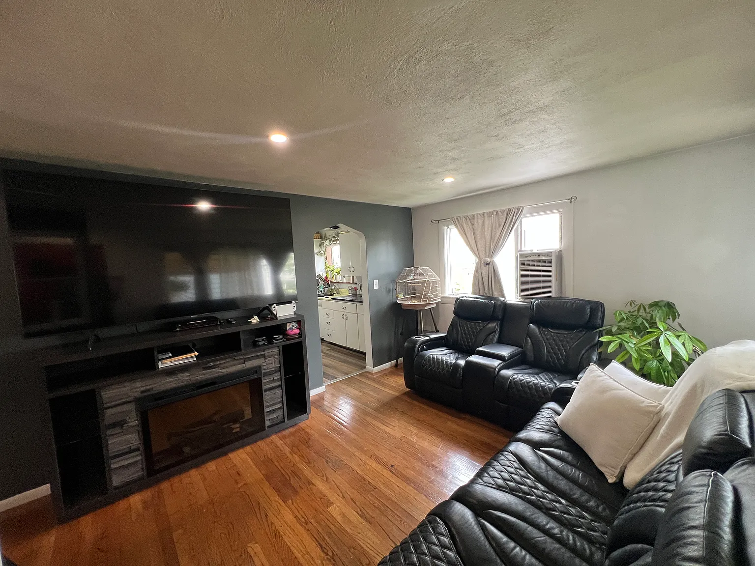 2 bed, 900 sqft, $2,800 — Photo 2