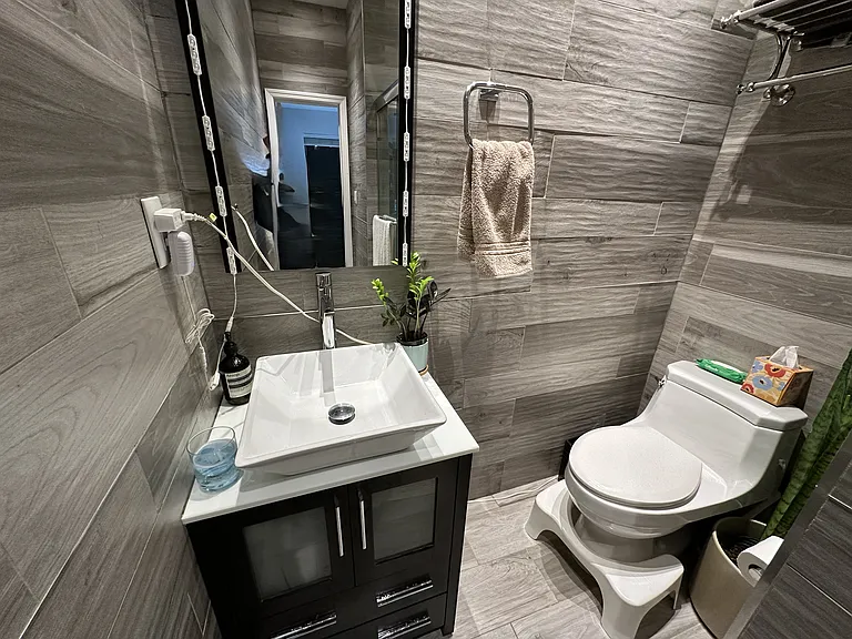 233 W 14th St #5R — Photo 17