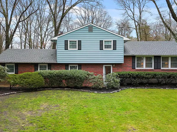 220 Gravers Ln, Blackwood, NJ 08012