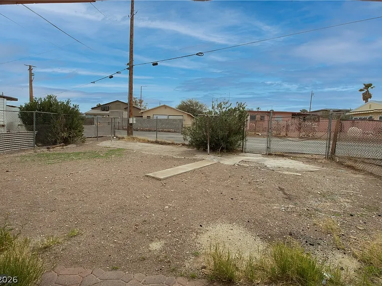 119 W Victory Rd — Photo 10