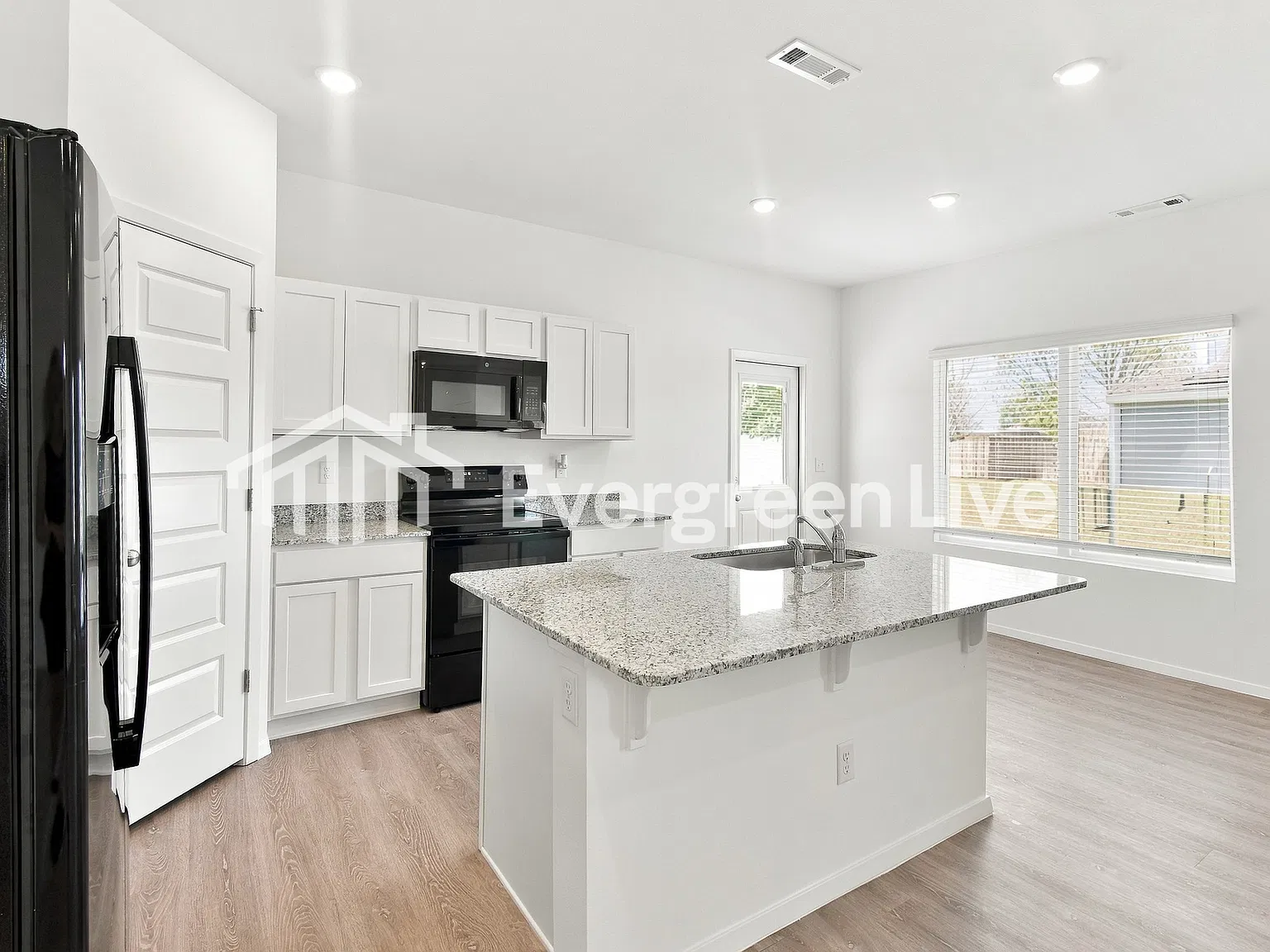 3 bed, 3.0 bath, 1430 sqft, $1,230 — Photo 3