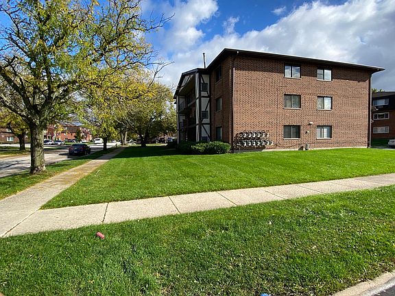 3rd image of 7131 166th St APT 301