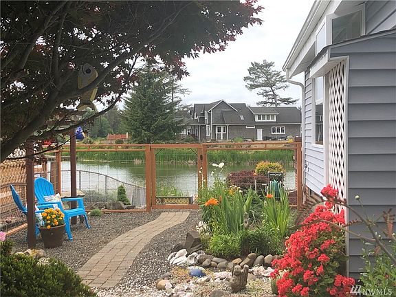 3rd image of 425 Duck Lake Dr SE